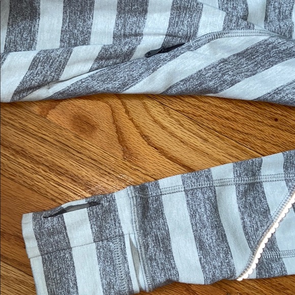 Lulu lemon grey quarter zip - Picture 3 of 4